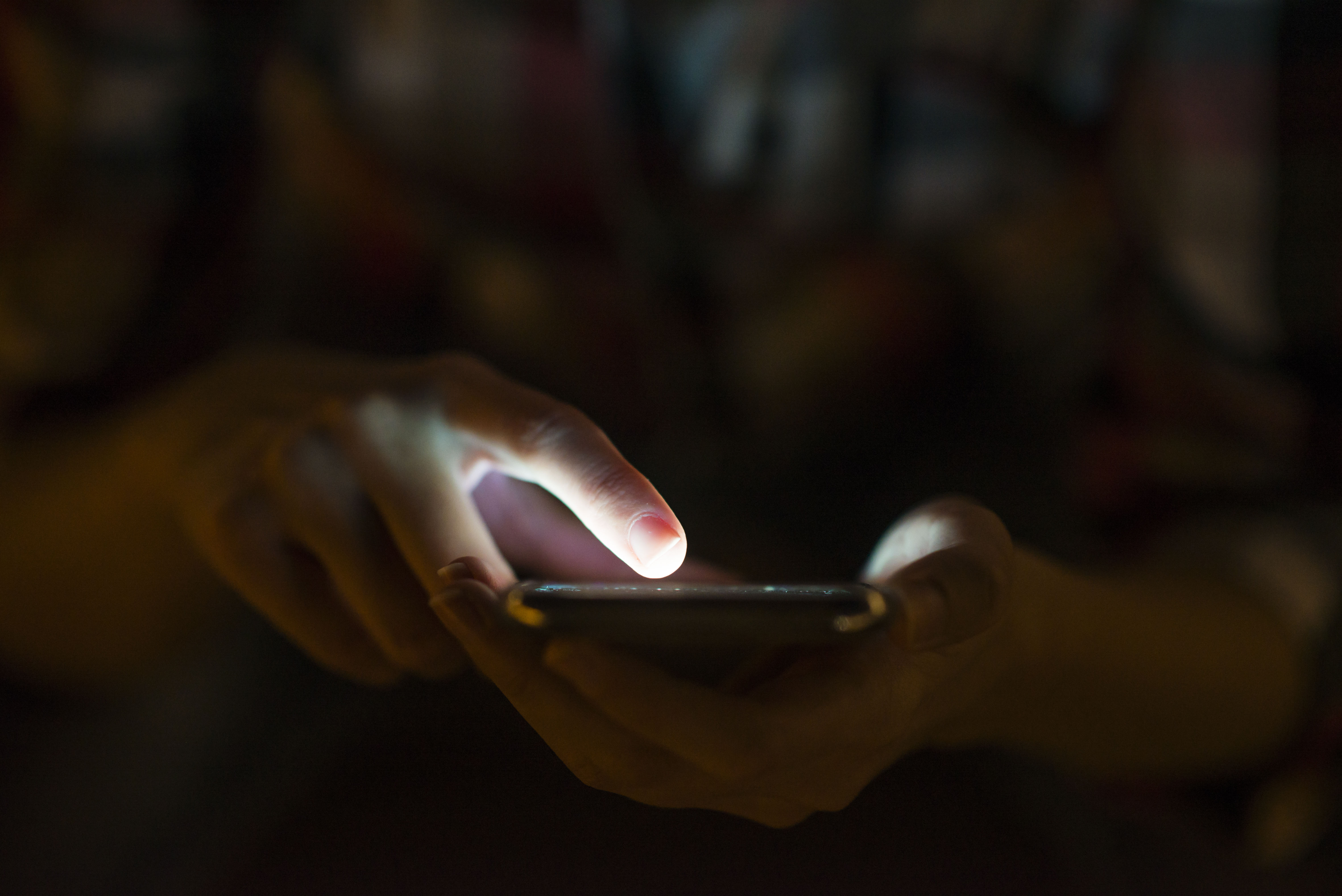 Cegueira temporária pode ser causada por uso de celular